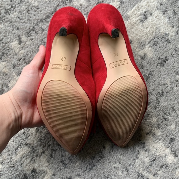 Red Suede Apt 9 high heels - Picture 5 of 6